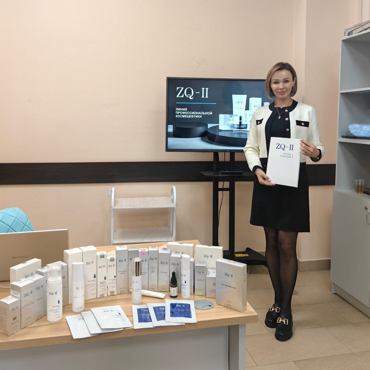 Pagsasanay sa mga seminar at master class para sa mga cosmetologist at klinika sa Russia
